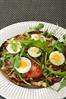 Pizza med skinke og rucola
